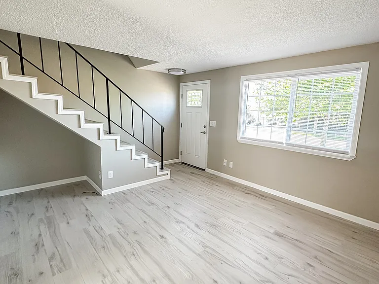 Gregory Manor — Photo 8