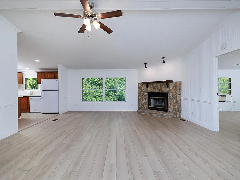 1579 Tara Dr — Photo 3