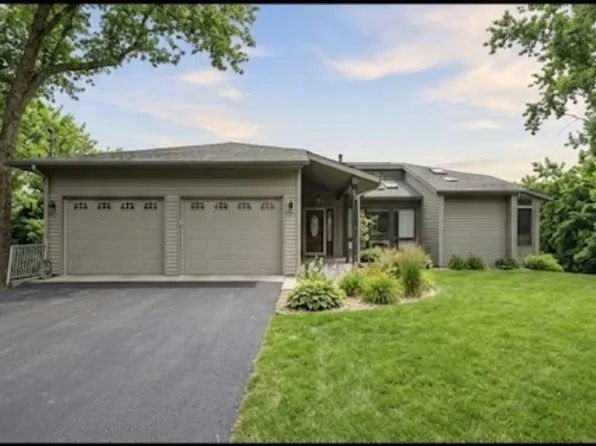 22 Skyline Dr, Ogden Dunes, IN 46368