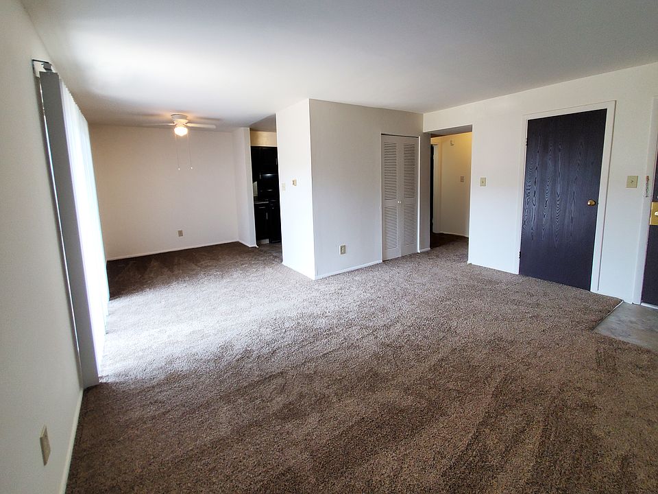 Living Room in the 1 Bedroom Apartment At Carriage House West