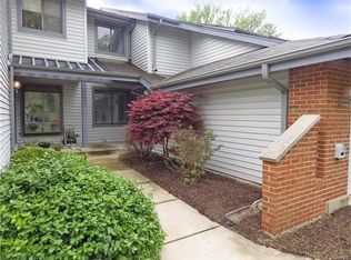 628 Walnut Ridge Dr, Ballwin, MO 63021