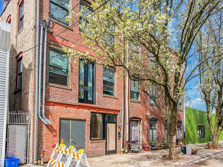 1216 Shackamaxon St — Photo 2
