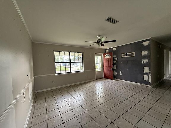 5th image of 204 Begonia Dr