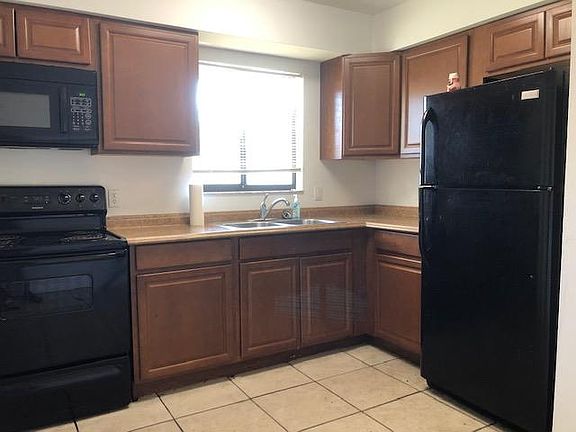 2nd image of 417 N 4th St APT 2