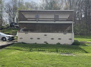 8129 Walnut St SW, Sherrodsville, OH 44675