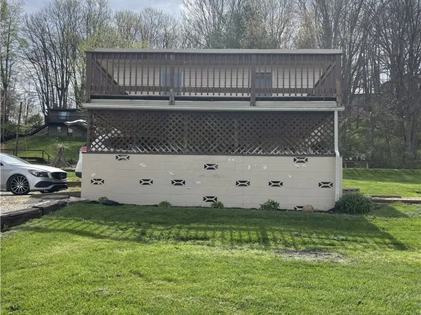 8129 Walnut St SW, Sherrodsville, OH 44675