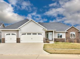 1172 Rolling Glen Dr, Marion, IA 52302