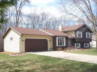 160 Glenwood Rd, Oconomowoc, WI 53066