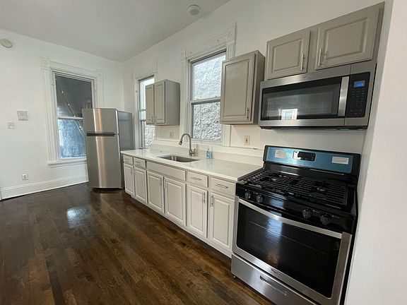 2nd image of 1047 N California Ave