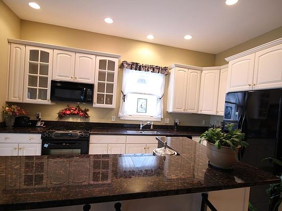 4th image of 897 Eagle Run Dr