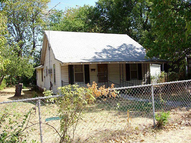 2nd image of 830 W 12th St