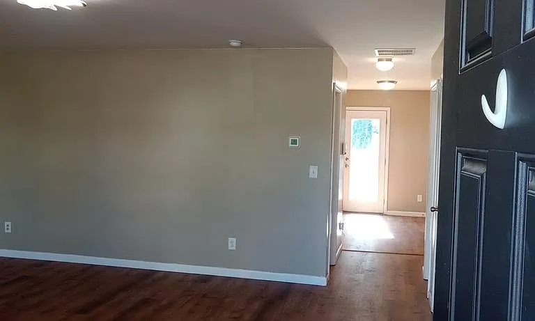2630 Honeysuckle Dr — Photo 2