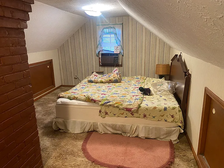 Bedroom 4 (attic)