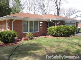 507 Park Crest Dr, Thiensville, WI 53092