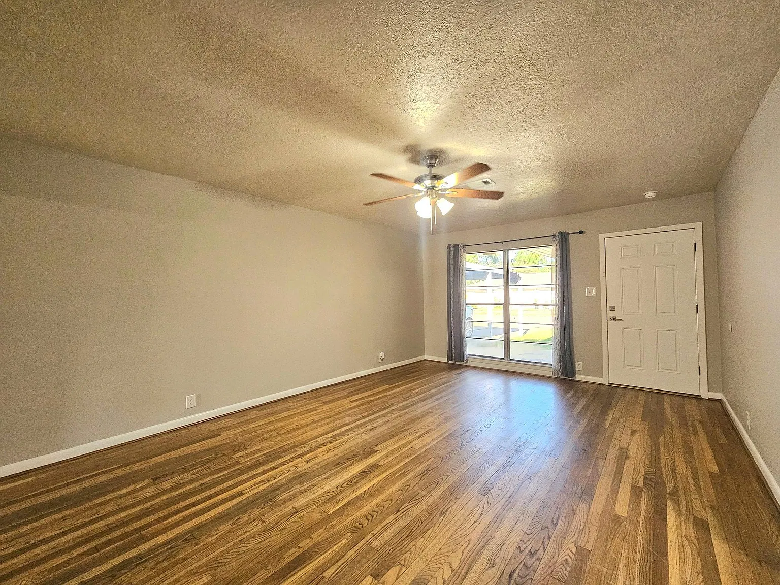 3 bed, 2.0 bath, 1525 sqft, $1,850 — Photo 3