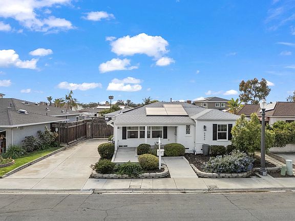 2nd image of 4866 Lorraine Dr
