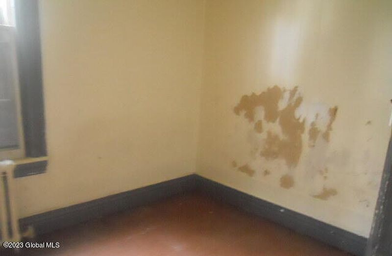 5th image of 468 Elk Street