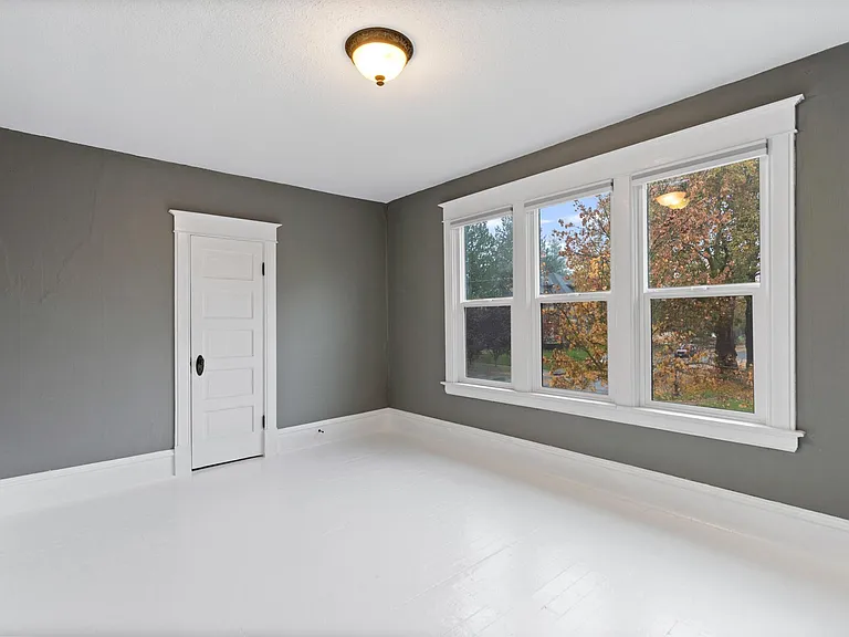 1728 W 11th Ave — Photo 18