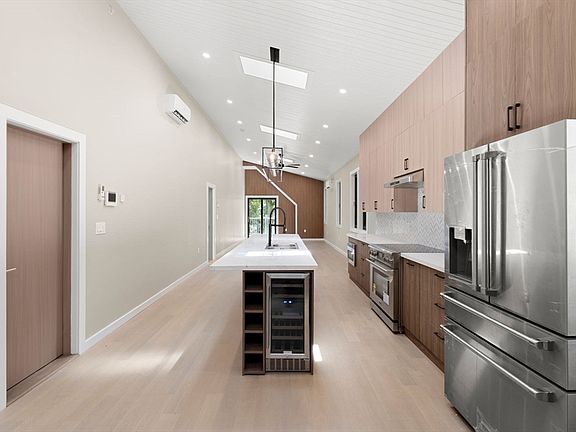 3rd image of 14 Schuyler St #4