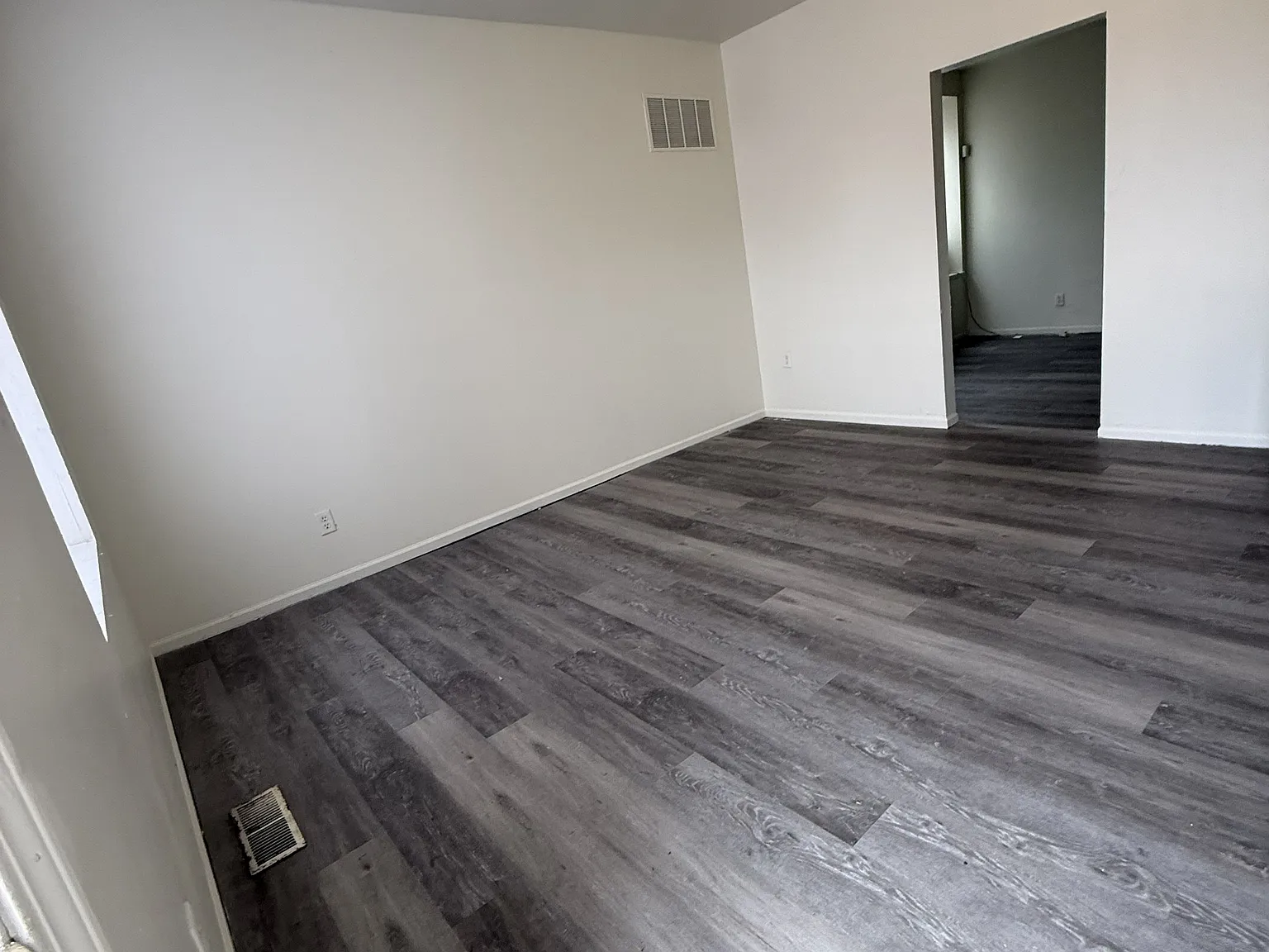 3 bed, $1,400 — Photo 1