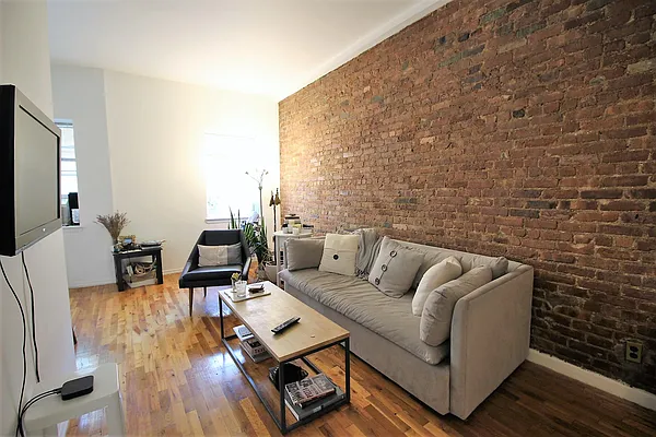 Rented by City Connections Realty | media 6