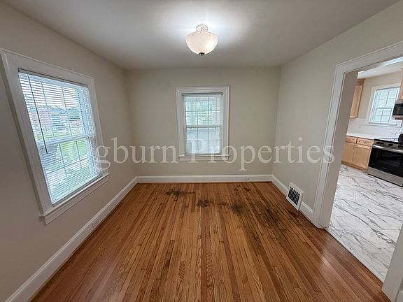 5th image of 2081 Queen St