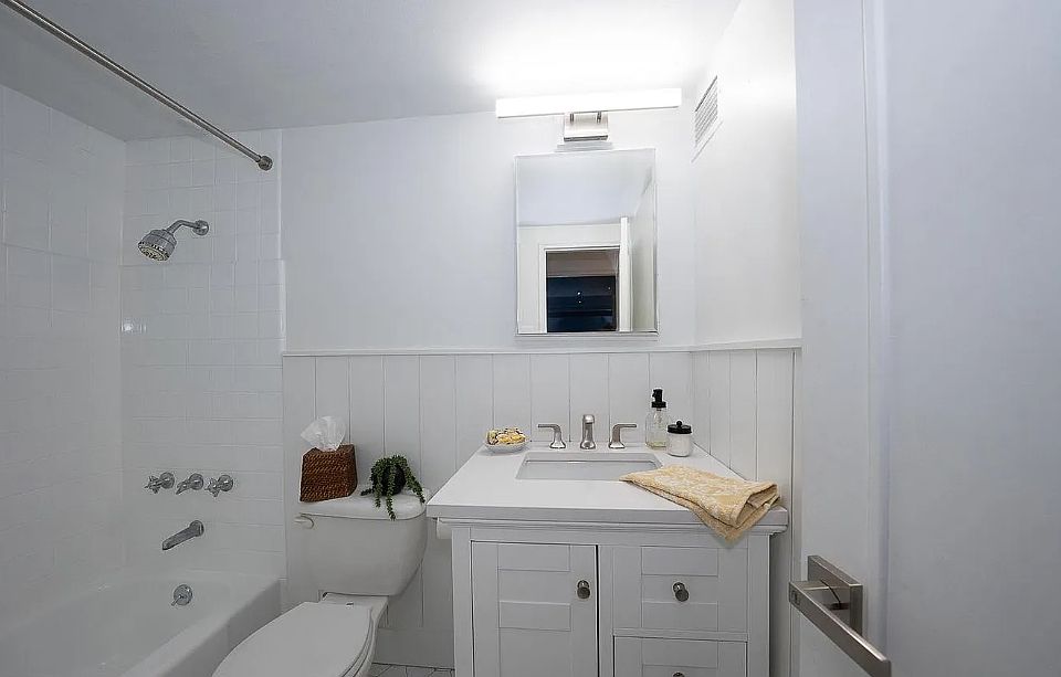 1st image of 101 Lawncroft Ave APT A6