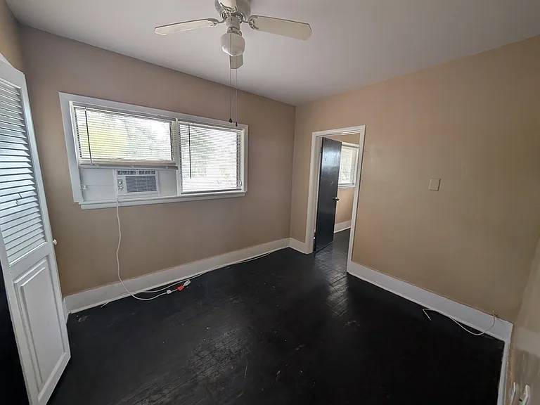 407 Engman St #B — Photo 4