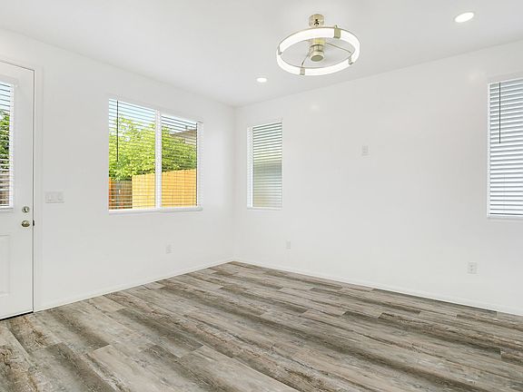 4th image of 2077 Grove Ave
