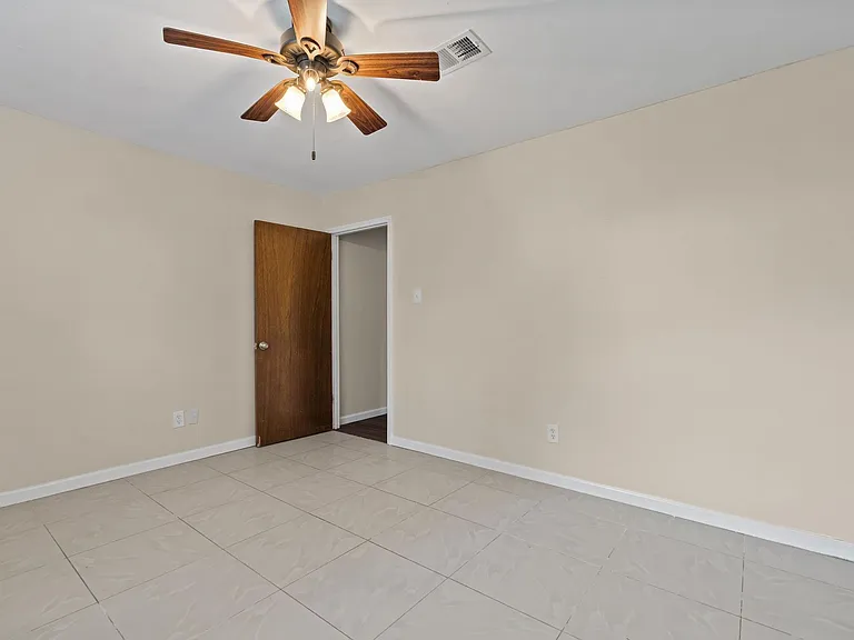 120 Texas Ave — Photo 24