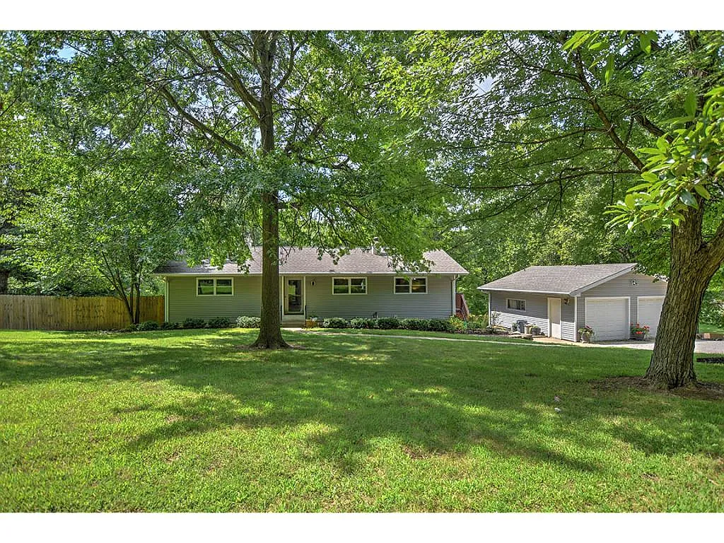 2440 S Taylor Rd photo 1