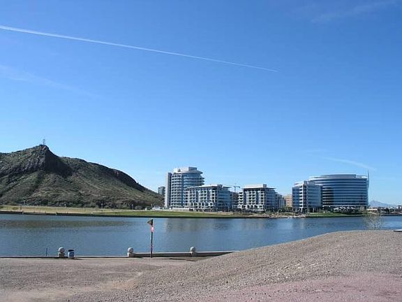 Walk to Tempe Town Lake and marina!
