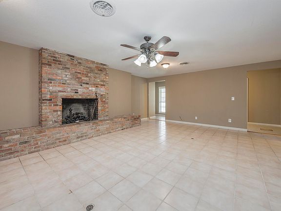 3rd image of 412 Stevenson Dr