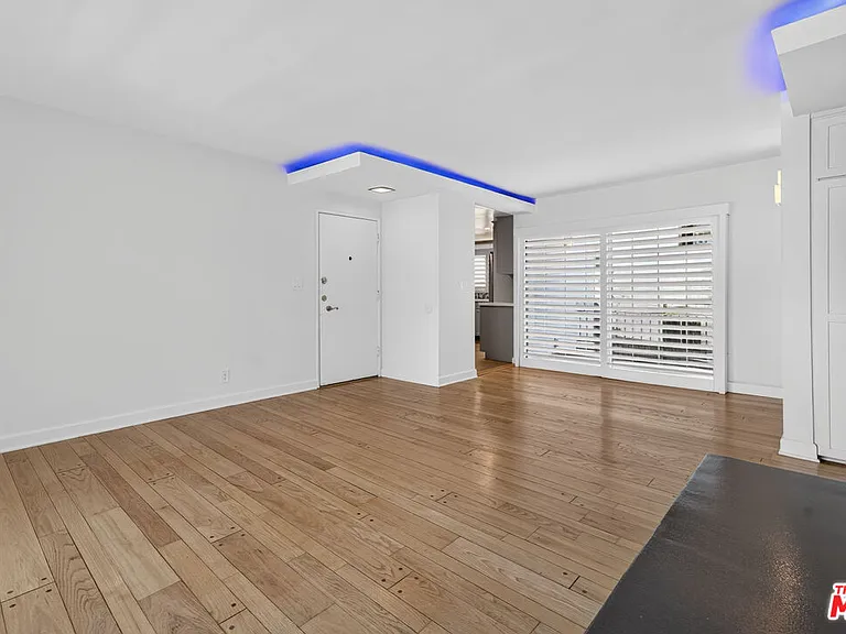 1301 N Flores St #4 — Photo 8
