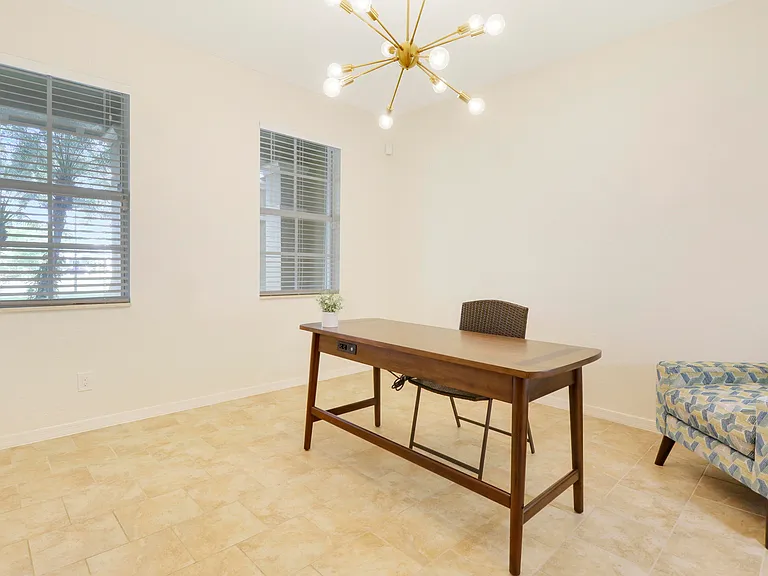 123 E Thatch Palm Cir — Photo 22