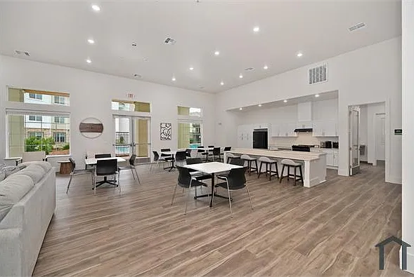 1000 Dresden Dr — Photo 10