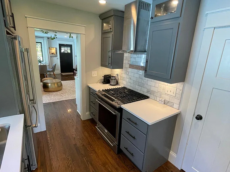 327 W Davis St — Photo 8