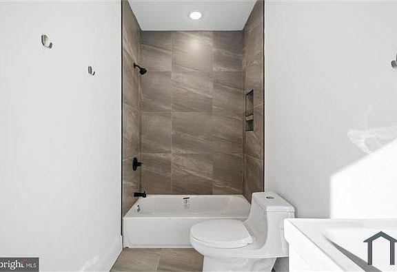 4th image of 4117 Westminster Ave #3