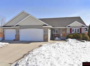 111 Foxborough Ct, Eagle Lake, MN 56024