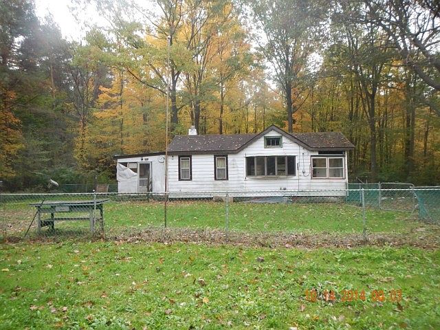 1st image of 23762 Parkwood Dr
