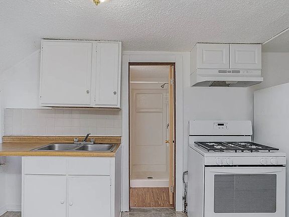 3rd image of 1825 Jackson St NE Unit 2