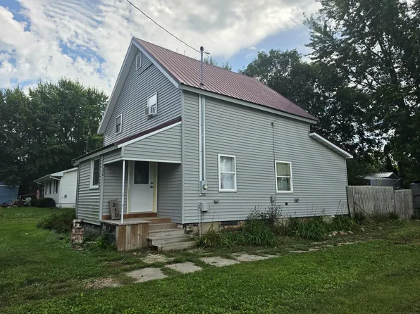 210 Forest St, Elma, IA 50628
