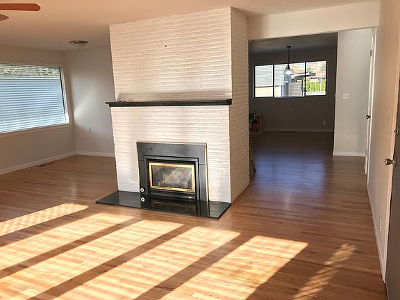 2nd image of 1005 8th Ave NW
