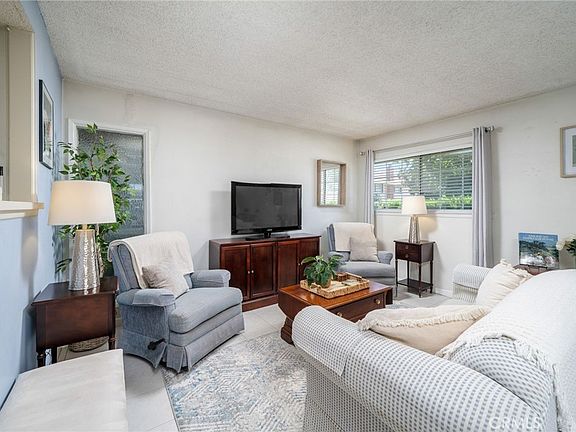 5th image of 2549 College Ln