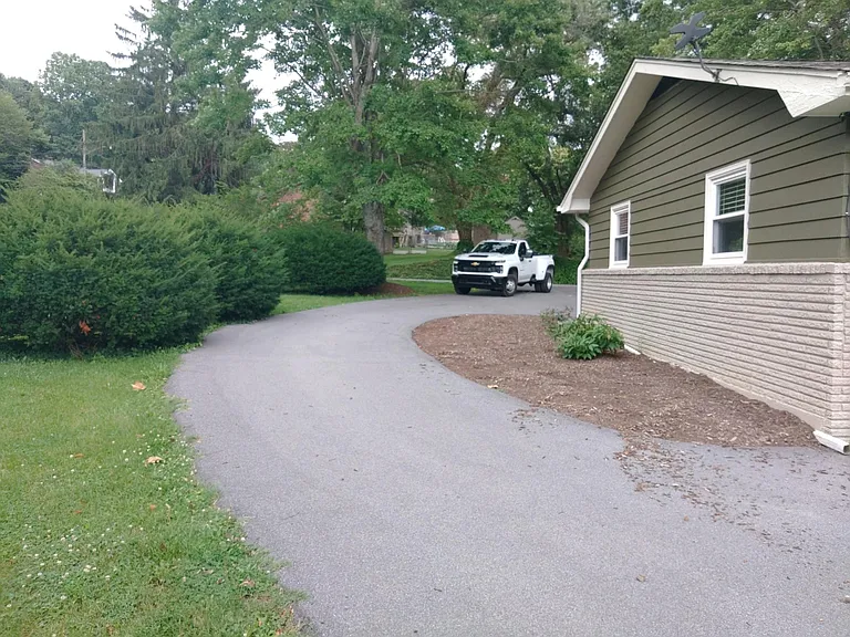 545 Meadow Dr — Photo 3