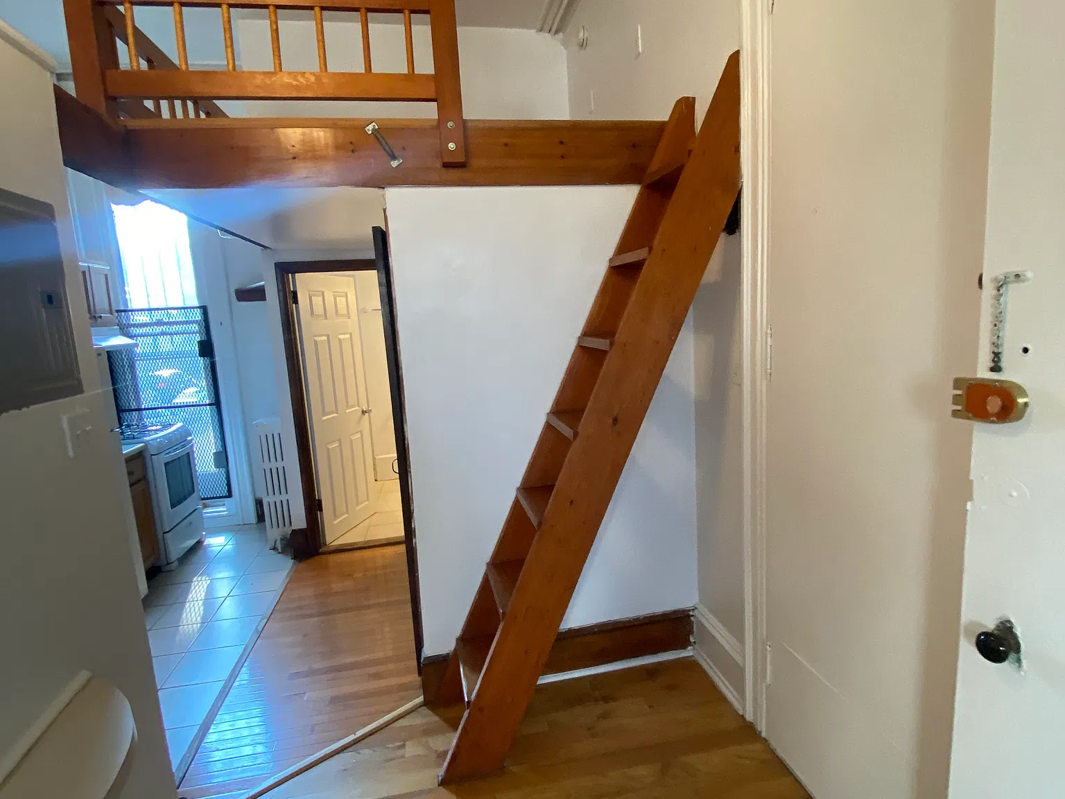Studio, $1,000 — Photo 2