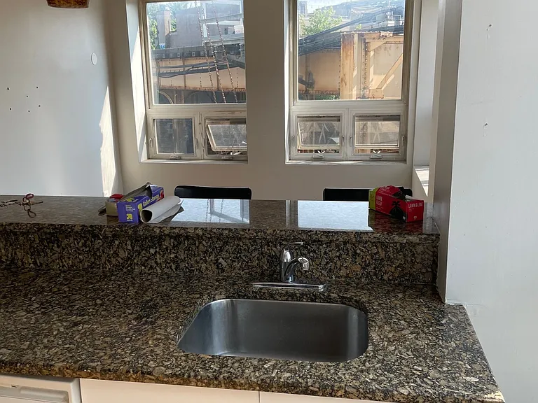 2566 N Lincoln Ave #204 — Photo 3