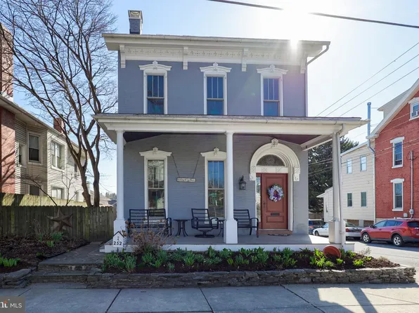 252 W Main St, Ephrata, PA 17522
