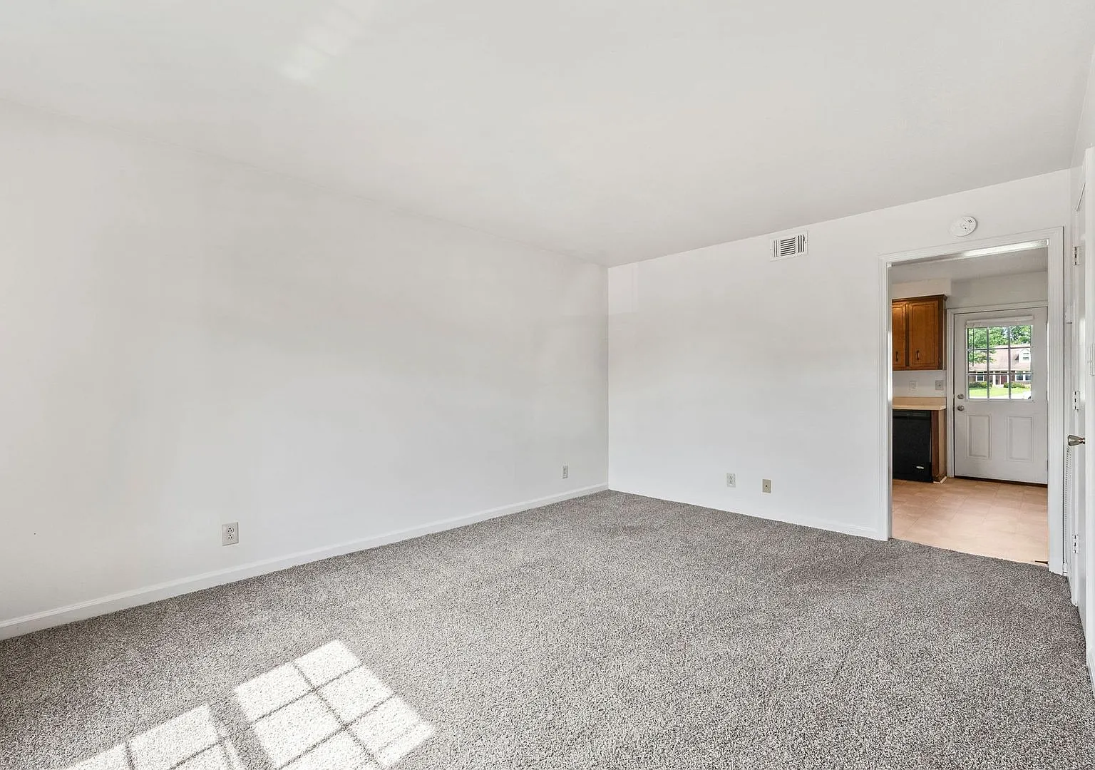 Northridge Drive-276 (x4) — Photo 2