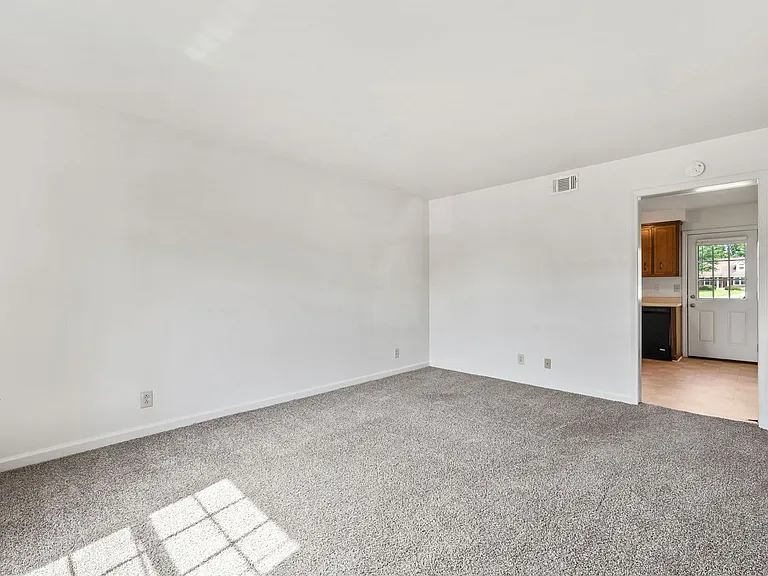 Northridge Drive-276 (x4) — Photo 2